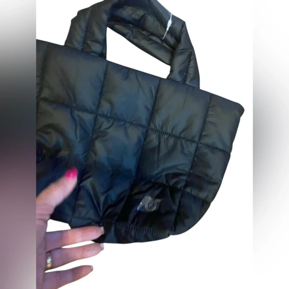 NWT Lululemon quilted grid tote BLACK